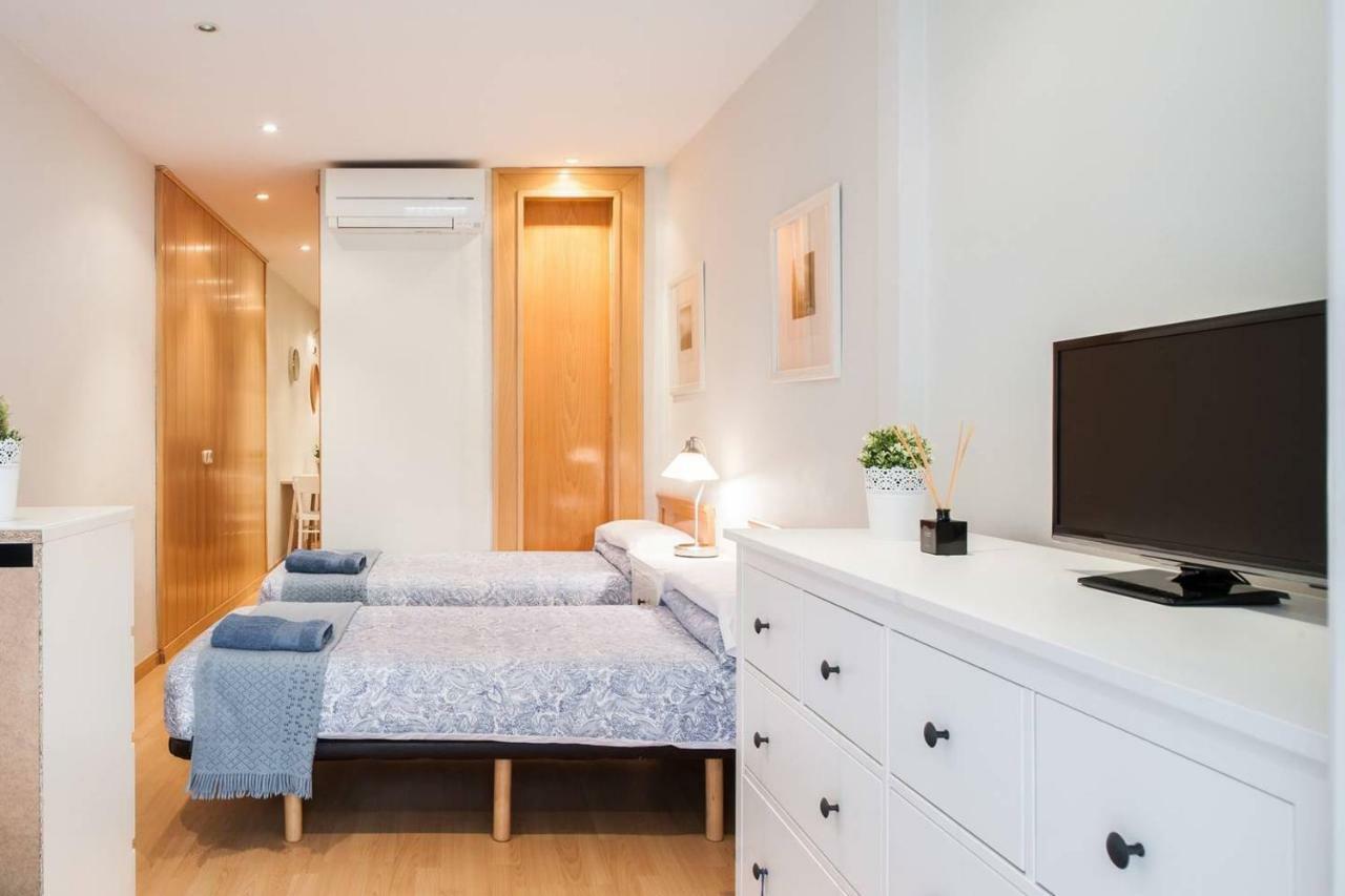 Nice Apartment Near Barcelona Center Buitenkant foto