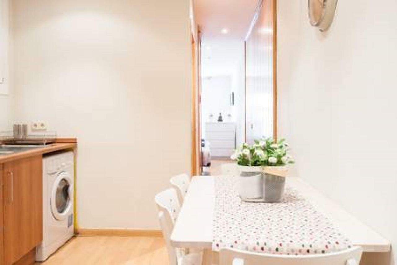 Nice Apartment Near Barcelona Center Buitenkant foto