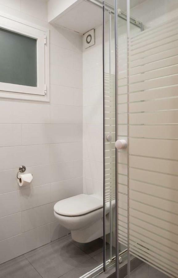 Nice Apartment Near Barcelona Center Buitenkant foto